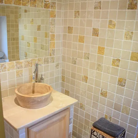 La Figuiere De Vaucluse Bed & Breakfast