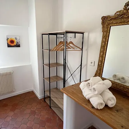 La Figuiere De Vaucluse Bed & Breakfast 2*